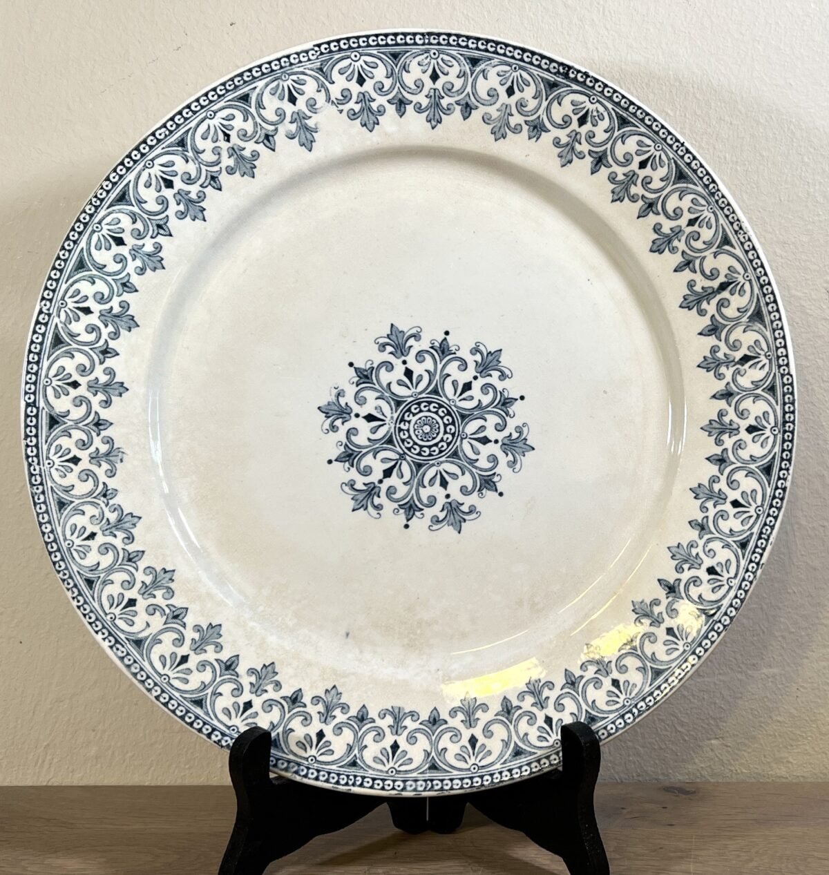 <p>Dinerbord / Eetbord - FT Badonviller - décor ORIENTAL(?) uitgevoerd in blauw</p> - Badonviller