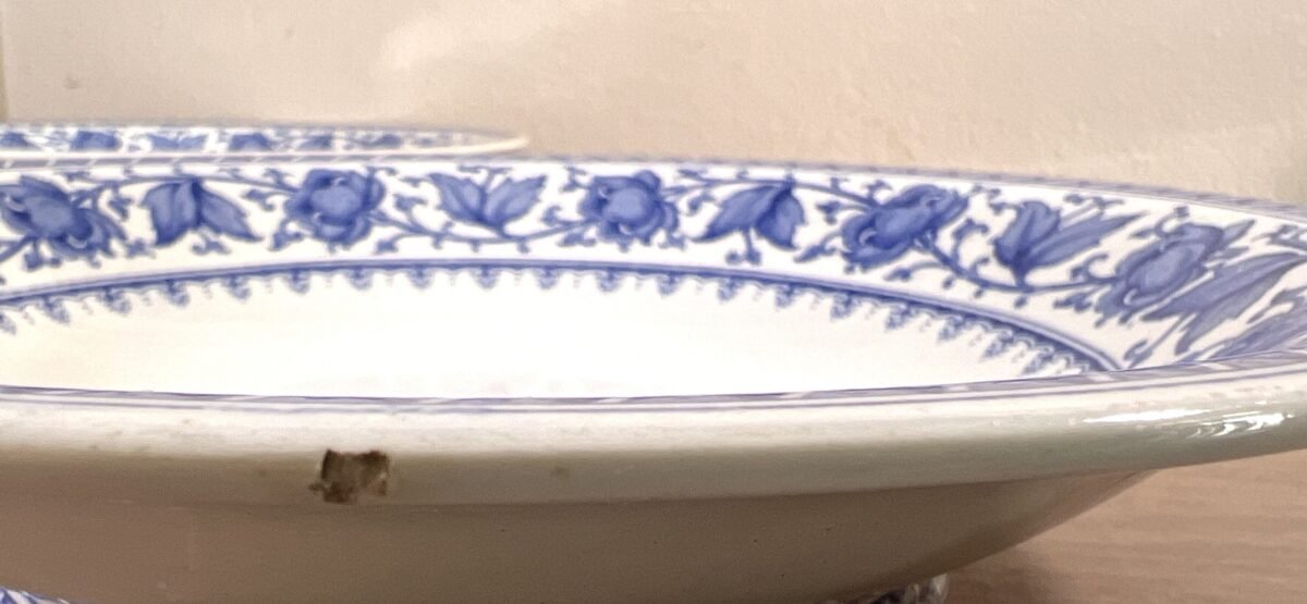 <p>Tazza / Presenteerschaal - op lage voet - Sarreguémines - décor SYRA uitgevoerd in blauw</p> - Sarreguémines