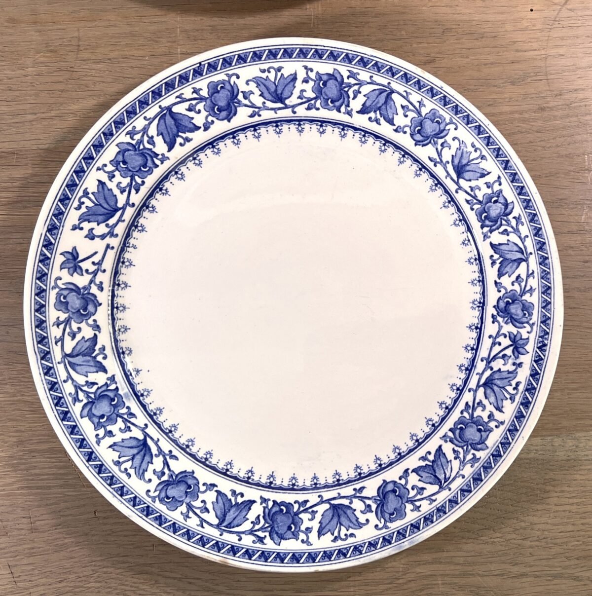 <p>Dinerbord / Eetbord - Sarreguémines - décor SYRA uitgevoerd in blauw</p> - Sarreguémines