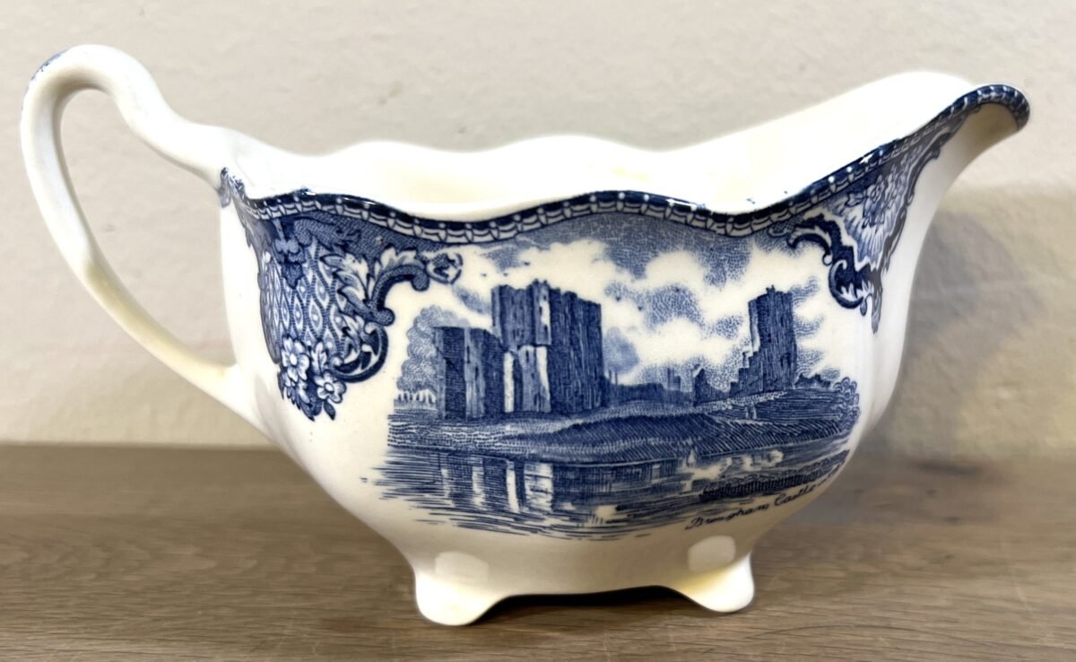 <p>Melkkan - Johnson Bros England - décor OLD BRITAIN CASTLES uitgevoerd in blauw</p> - Johnson Bros