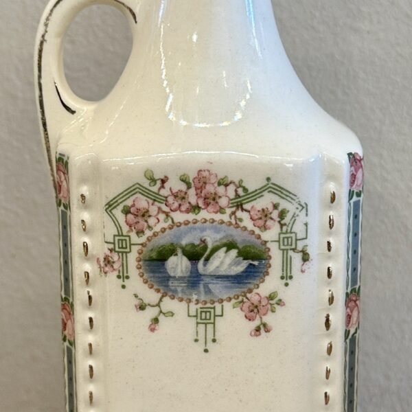 Karaf / Fles - ongemerkt - Art Nouveau/Jugendstil met décor van zwanen omgeven door rozen - opdruk VINAIGRE
