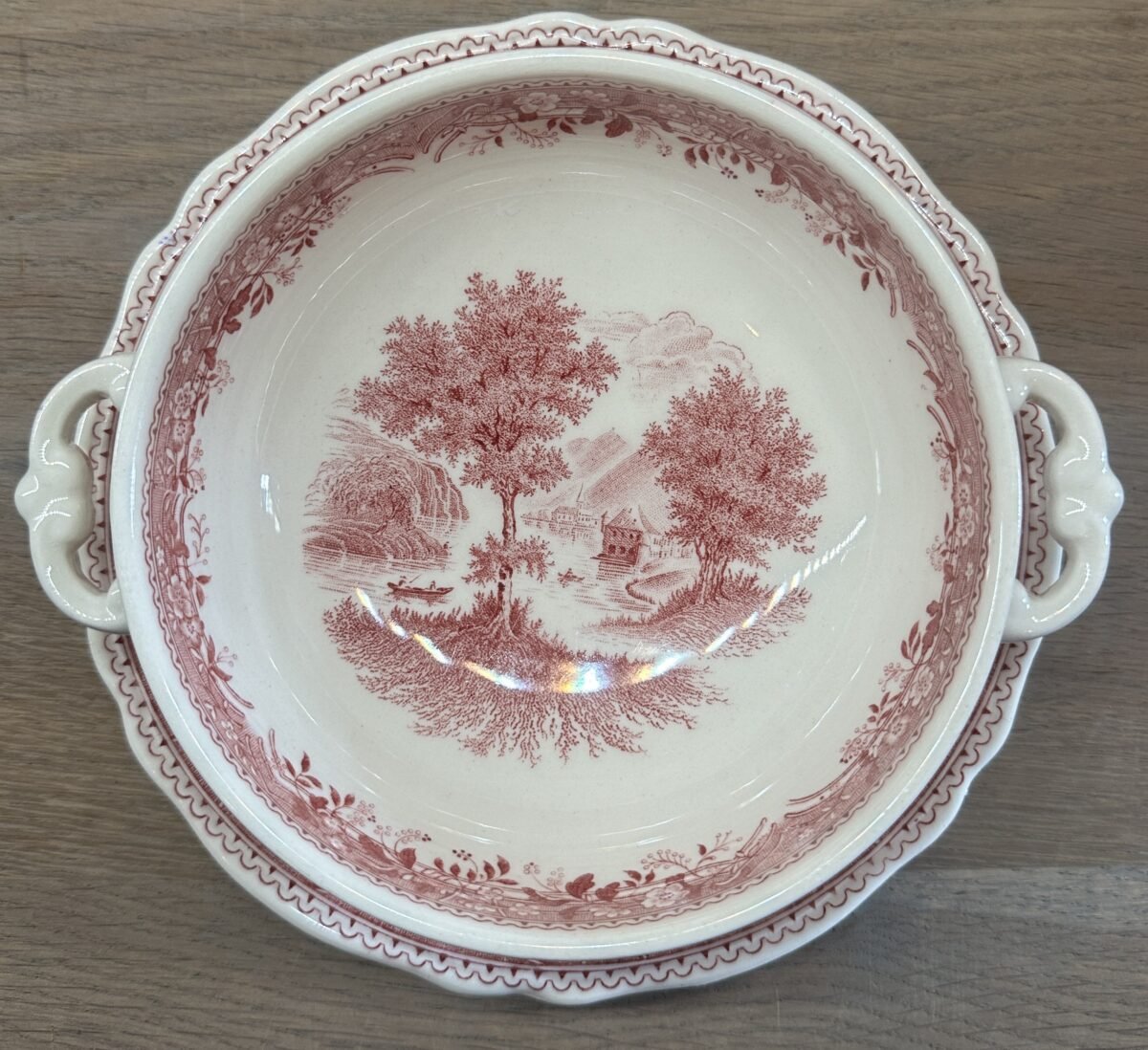 <p>Soepkop met schotel - Villeroy & Boch - décor BURGENLAND uitgevoerd in rood</p> - Villeroy & Boch