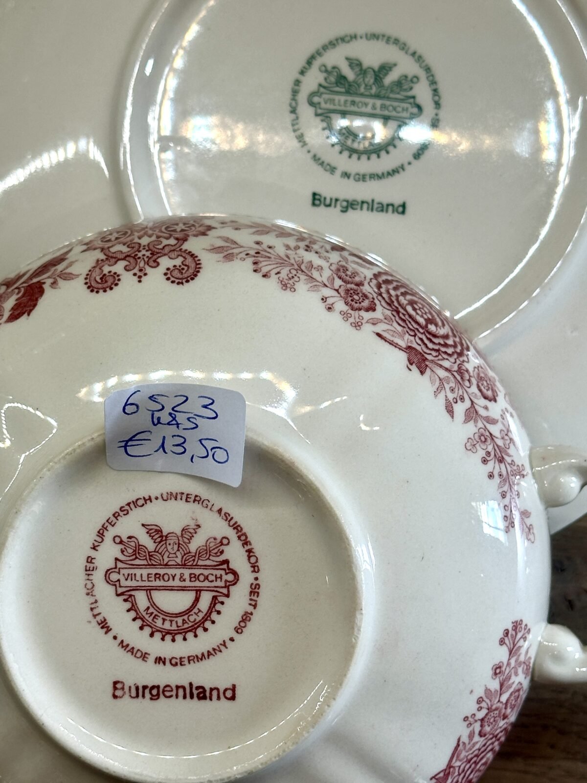 <p>Soepkop met schotel - Villeroy & Boch - décor BURGENLAND uitgevoerd in rood</p> - Villeroy & Boch