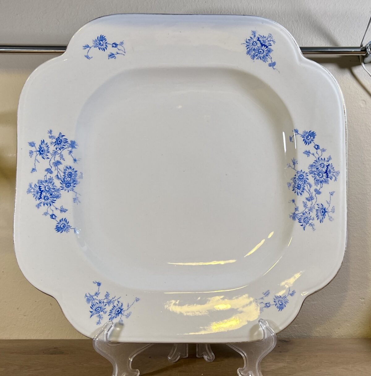 <p>Schaal / Bord - vierkant model voor onder een terrine - Petrus Regout - décor TORNO uitgevoerd in blauw</p> - Petrus Regout