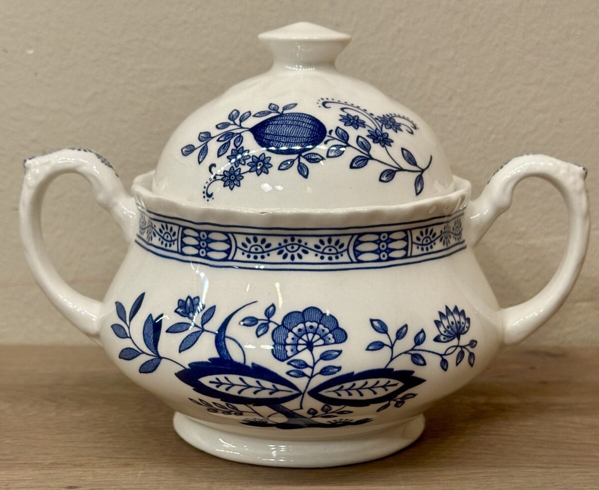 <p>Suikerpot - Enoch Wedgwood Tunstall Ltd. - décor BLUE HERITAGE</p> - Wedgwood