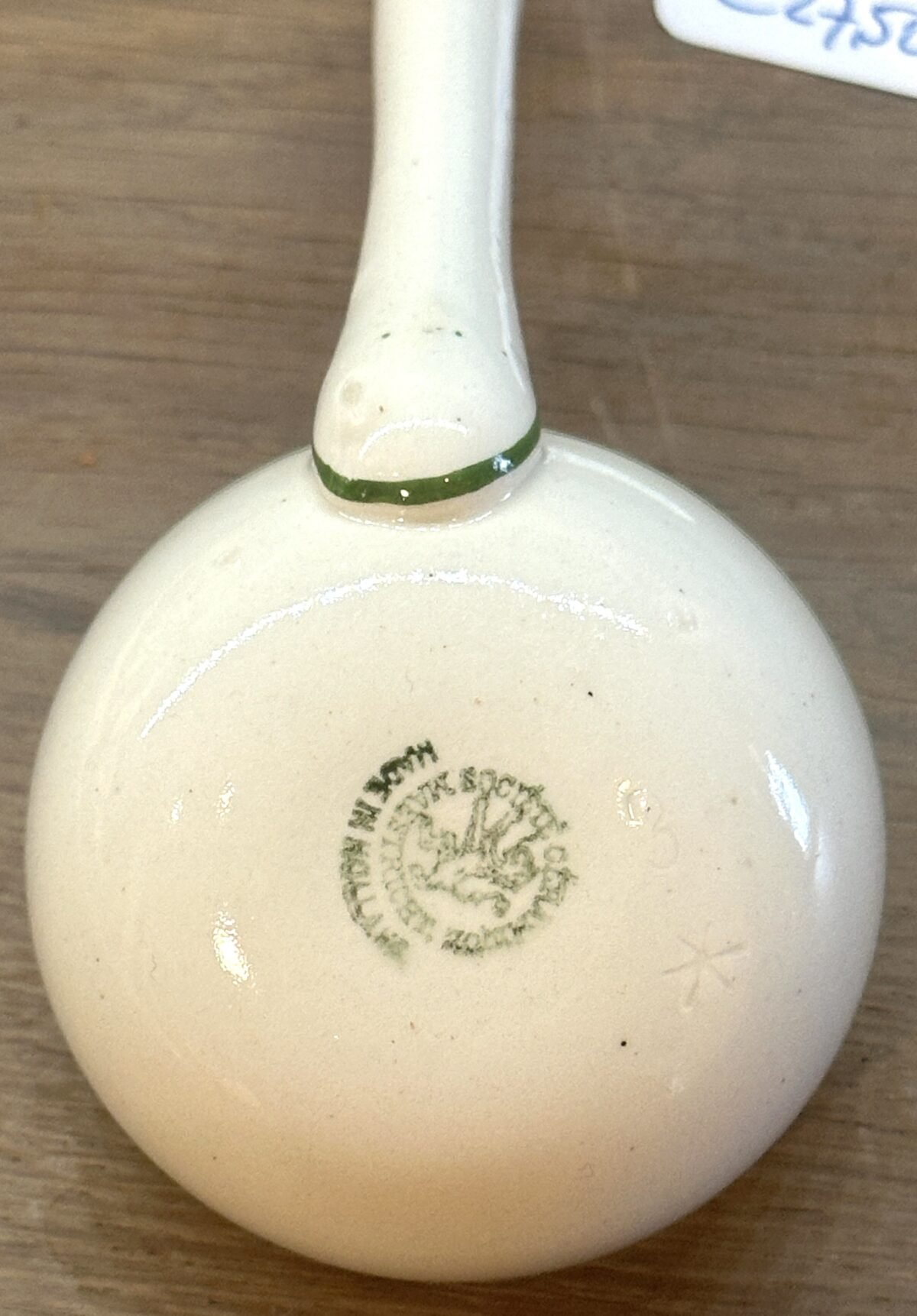 <p>Sauslepel / Lepel - Societe Ceramique Maestricht - décor groene filets op crème</p> - Sociéte Céramique
