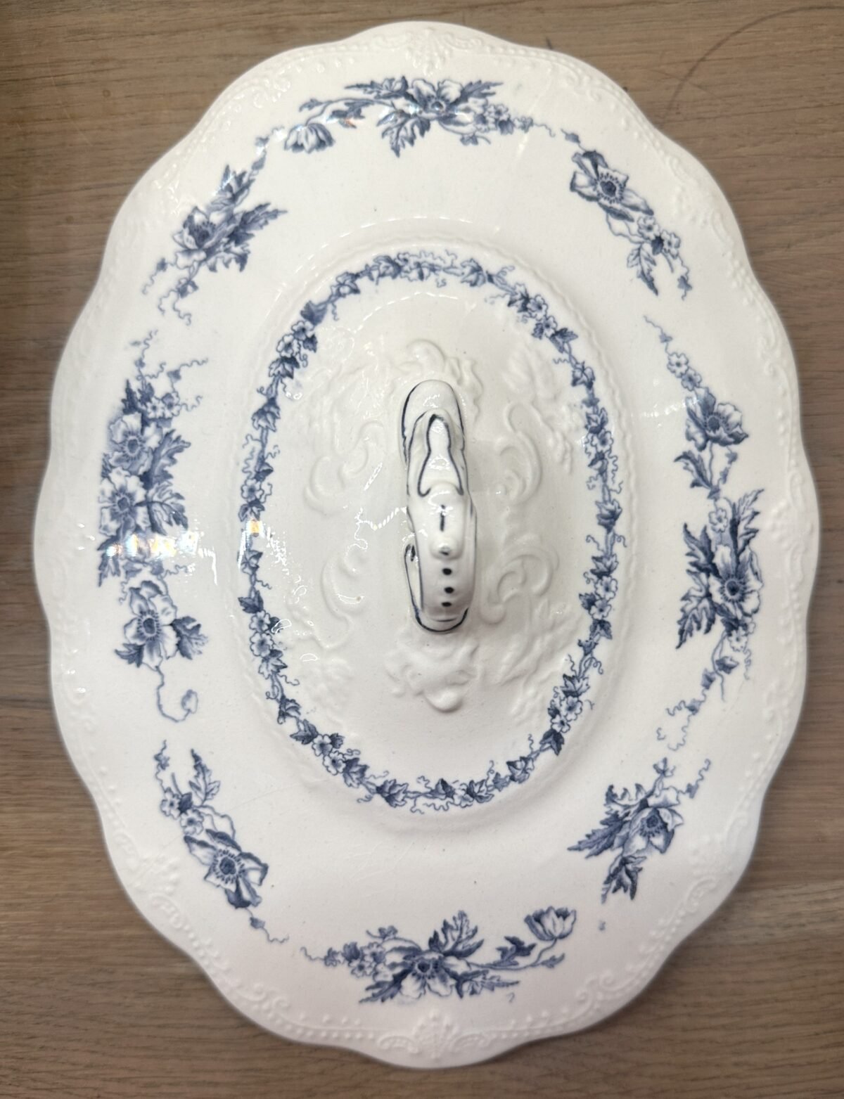 <p>Terrine / Dekschaal - ovaal model - Petrus Regout - model MAASTRICHT - décor COQUELICOT in blauw</p> - Petrus Regout