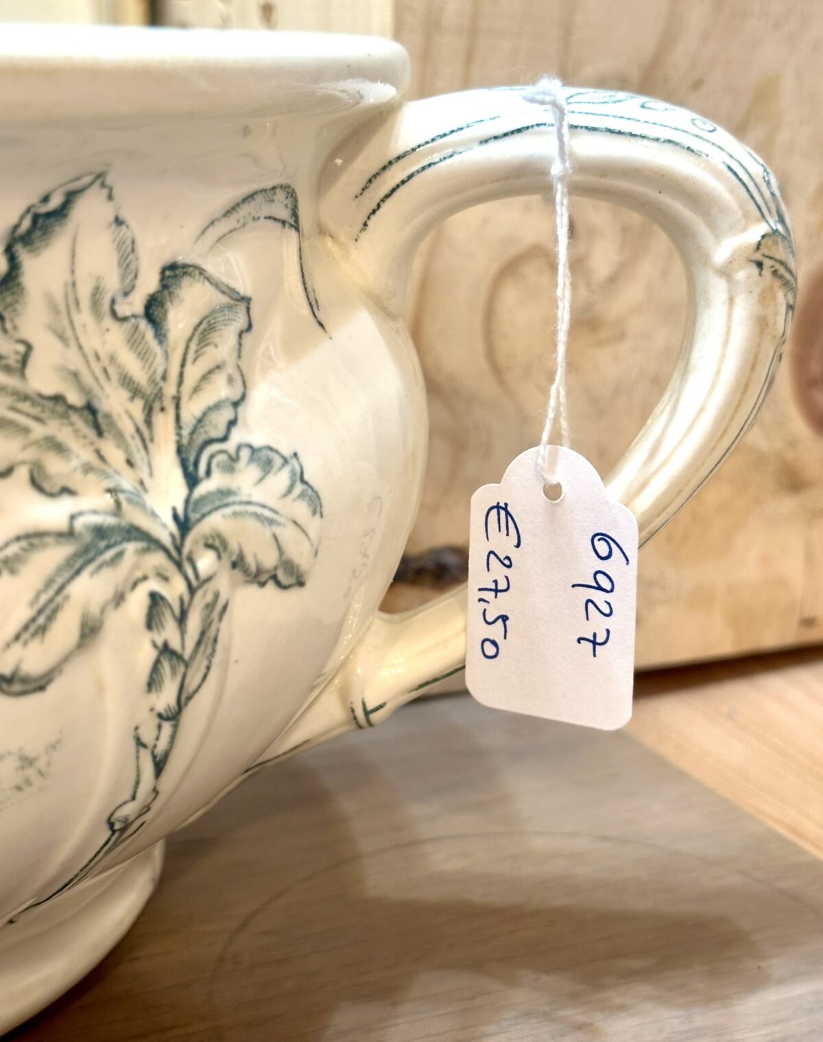 <p>o / Pispot / Nachtspiegel - gemerkt met Clara (Geschützt) als blindmerk (Wessel Bonn - Franz Anton Mehlem?) - décor van waterlelies</p> - Onbekend