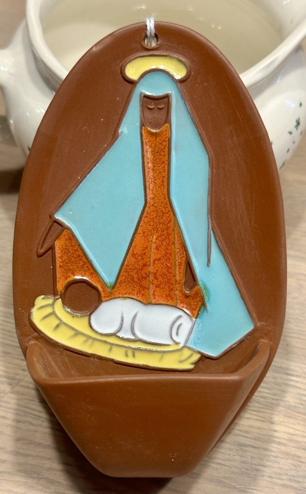 <p>Wijwaterbakje - W. Goebel - SACRART (1958) - genummerd HW 111 - uitgevoerd in bruin met geëmailleerd Maria en Kind</p> - Overig Duitsland