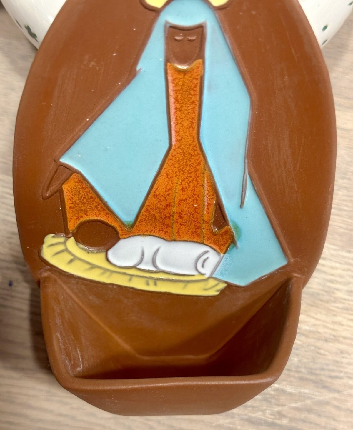 <p>Wijwaterbakje - W. Goebel - SACRART (1958) - genummerd HW 111 - uitgevoerd in bruin met geëmailleerd Maria en Kind</p> - Overig Duitsland