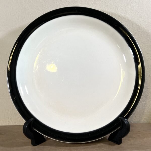 Dinerbord / Eetbord - Ceramique Maastricht - décor van een crème/wit binnendeel met een zwarte rand