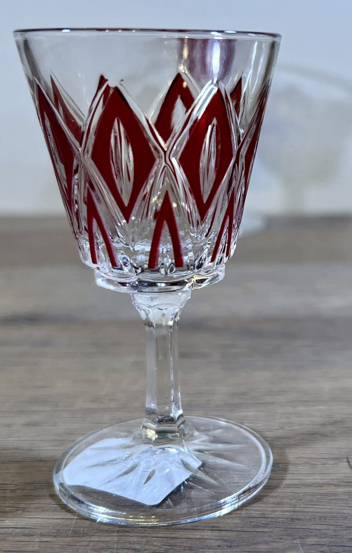 Glas / Likeurglas op voet - VMC Reims (Verreries Mècaniques Champenoises) - Harlequin in rood - Brocante