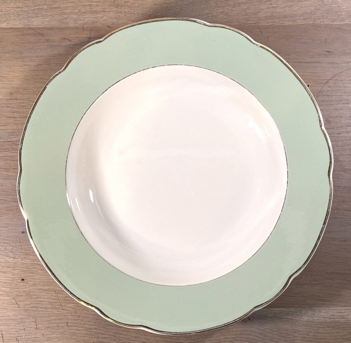 <p>Bord / Pannekoekbord - groter, rond, model - Villeroy & Boch (made in France-Saar) - model Rhône - décor in wit/crème</p> - Villeroy & Boch