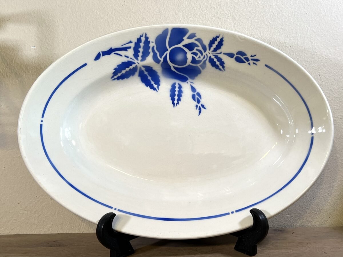 <p>Schaal - plat ovaal model - Moulin des Loups Orcerame - décor SYLVAIN in blauw</p> - Overig Frankrijk