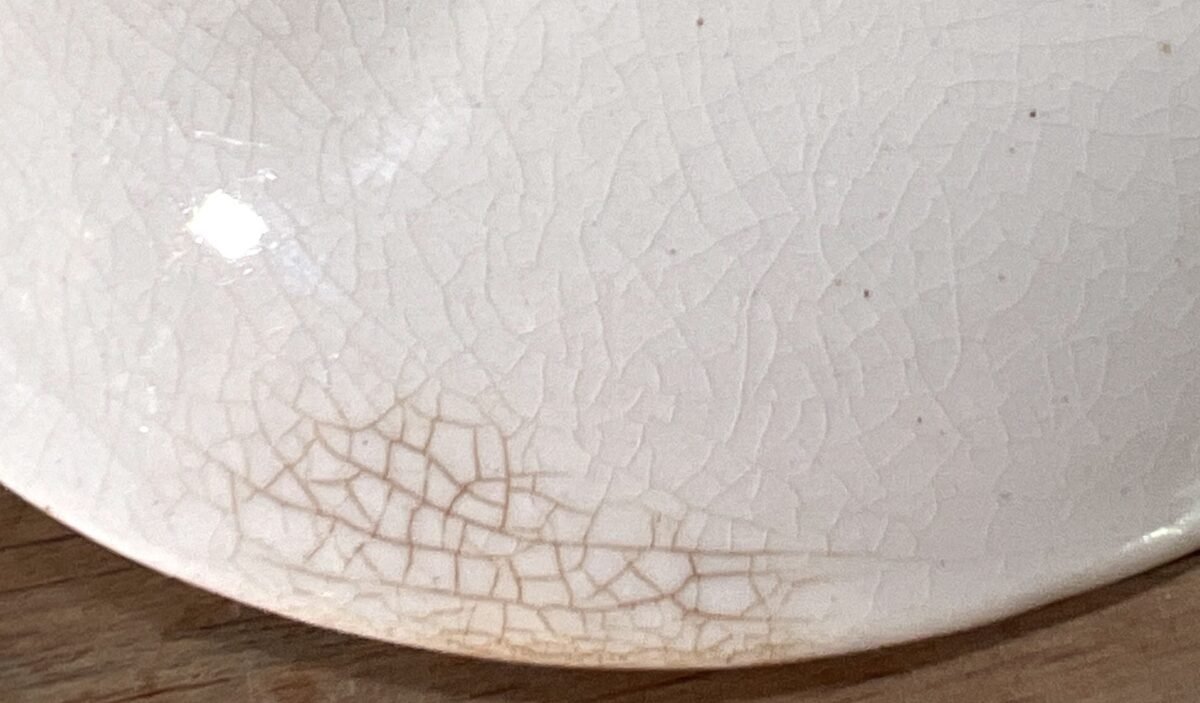 <p>Tazza / Presenteerschaal - hoge voet - ongemerkt - onderdeel kinderservies - décor in groen</p> - Onbekend