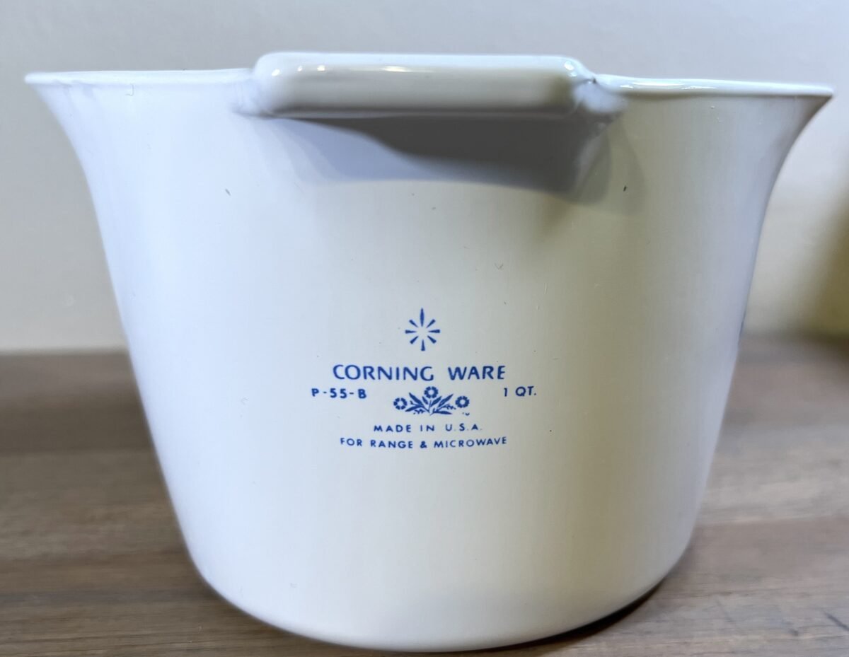 <p>Measuring cup - 2 pour spouts - CorningWare - Made in U.S.A for range and microwave</p> - Brocante