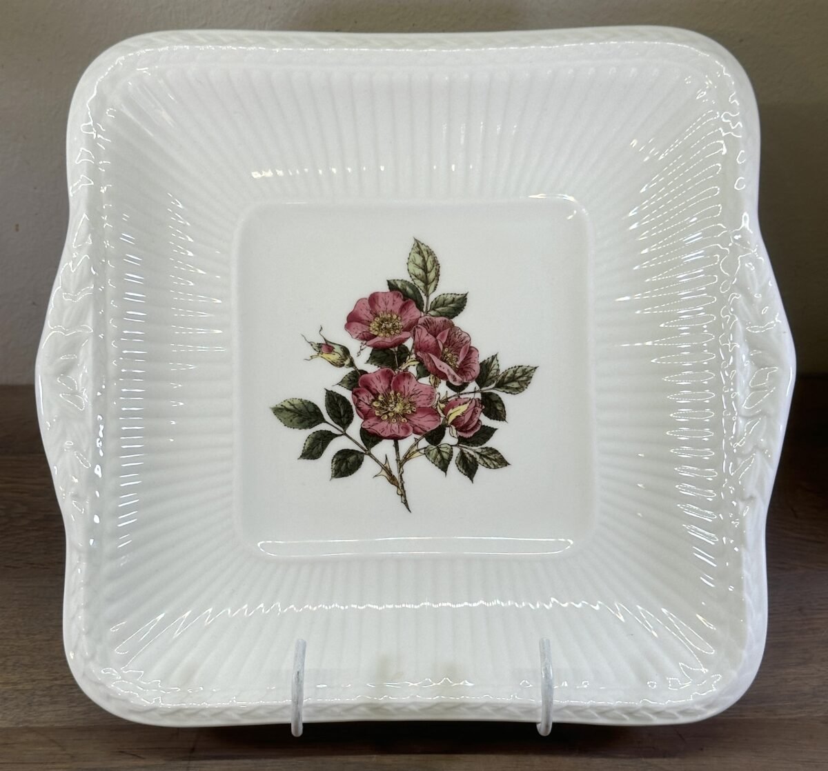 <p>Schaal / Presenteerschaal - vierkant model - Wedgwood - décor BRIAR ROSE</p> - Wedgwood