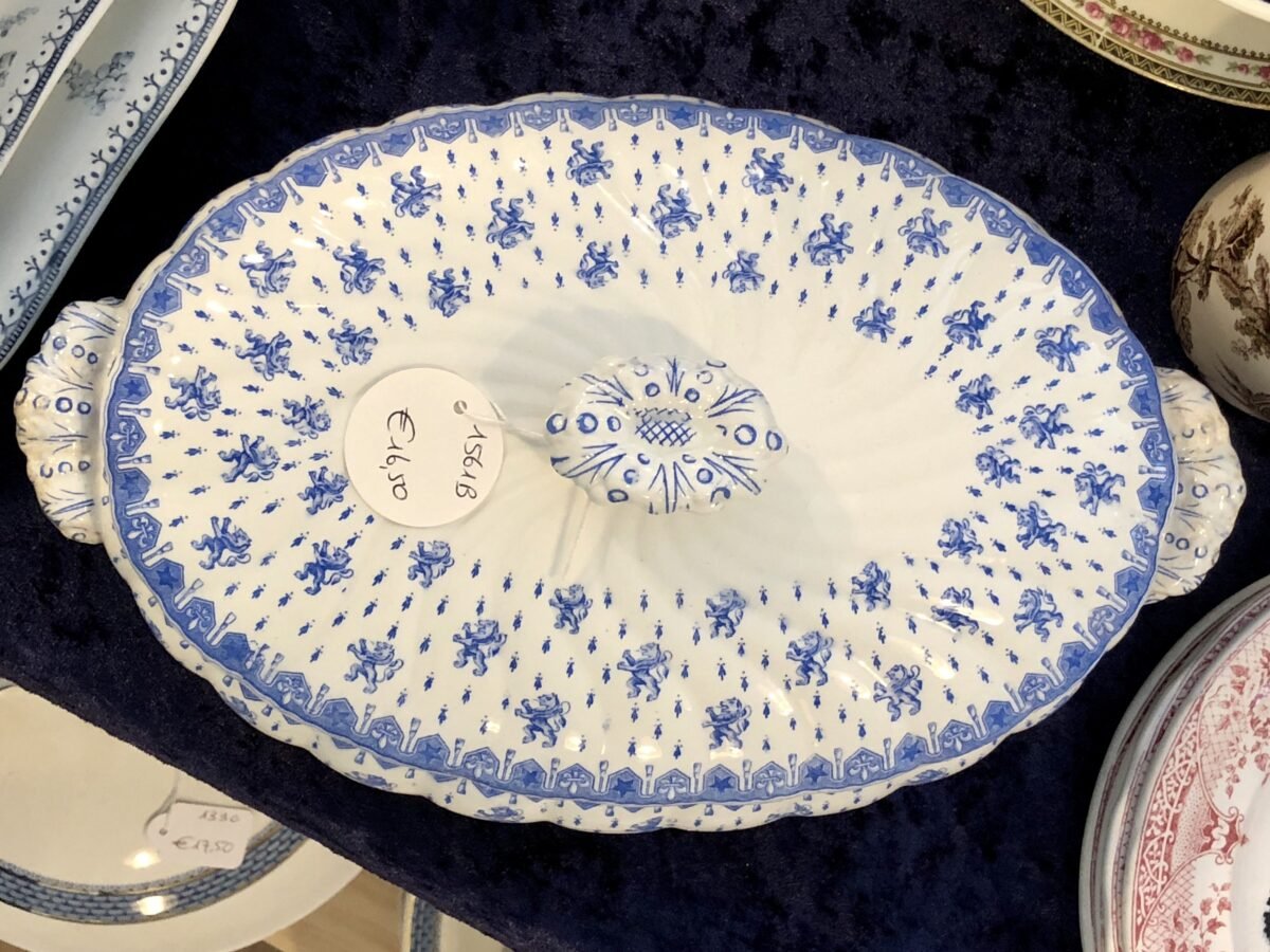Terrine - ovaal en laag - P.B. & S. (Powell Bishop & Stonier) - décor ROYAL helderblauw met leeuwtjes - Overig Engeland