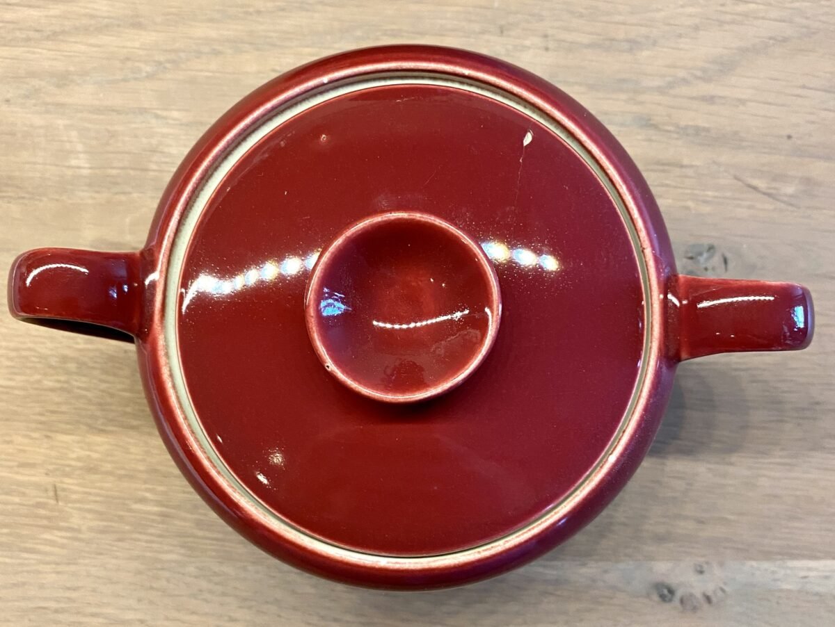 <p>Suikerpotje - Royal Goedewaagen Potteries Gouda - bordeaux rood met licht groenige binnenkant</p> - Overig Nederland