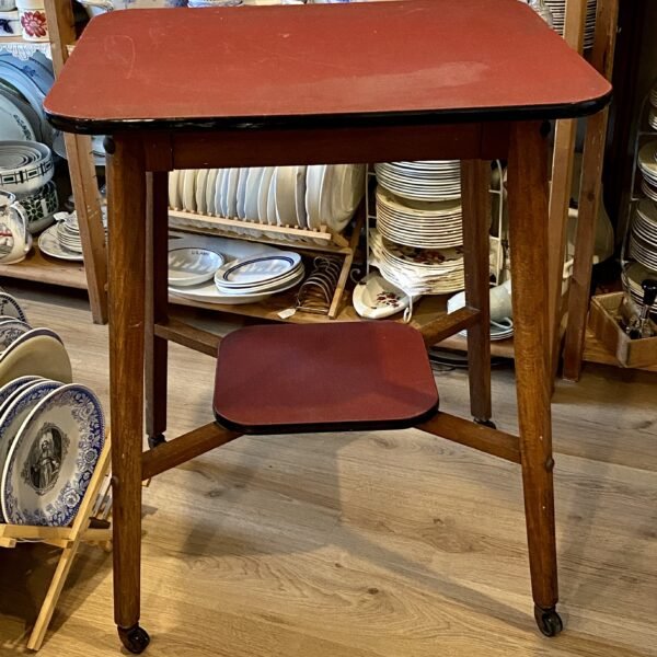 TV-tafel / Bijzettafel op wieltjes - houten poten - donkerrood (skai) blad en extra afzetmogelijkheid onderaan