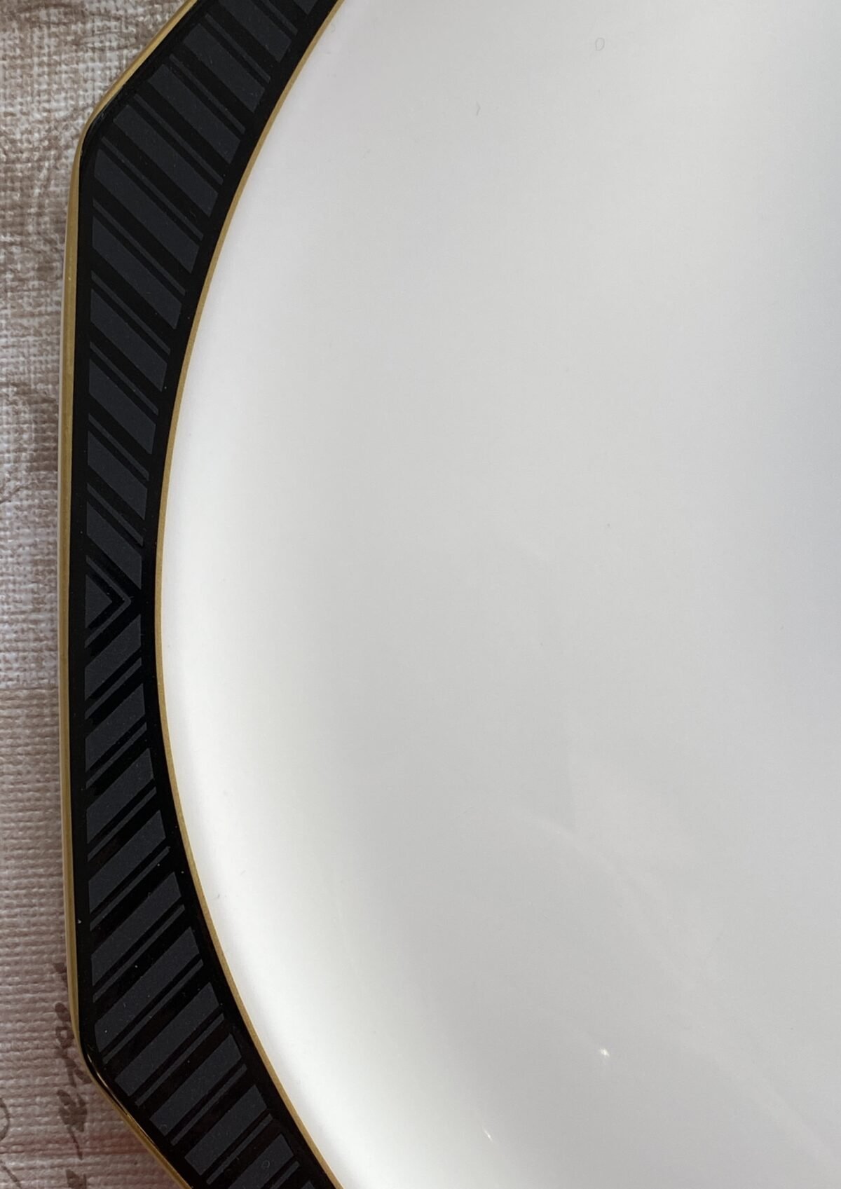 <p>Schaal / Taartplateau rond Villeroy & Boch - zwart/wit decor BLACK PEARL van Heinrich</p> - Villeroy & Boch