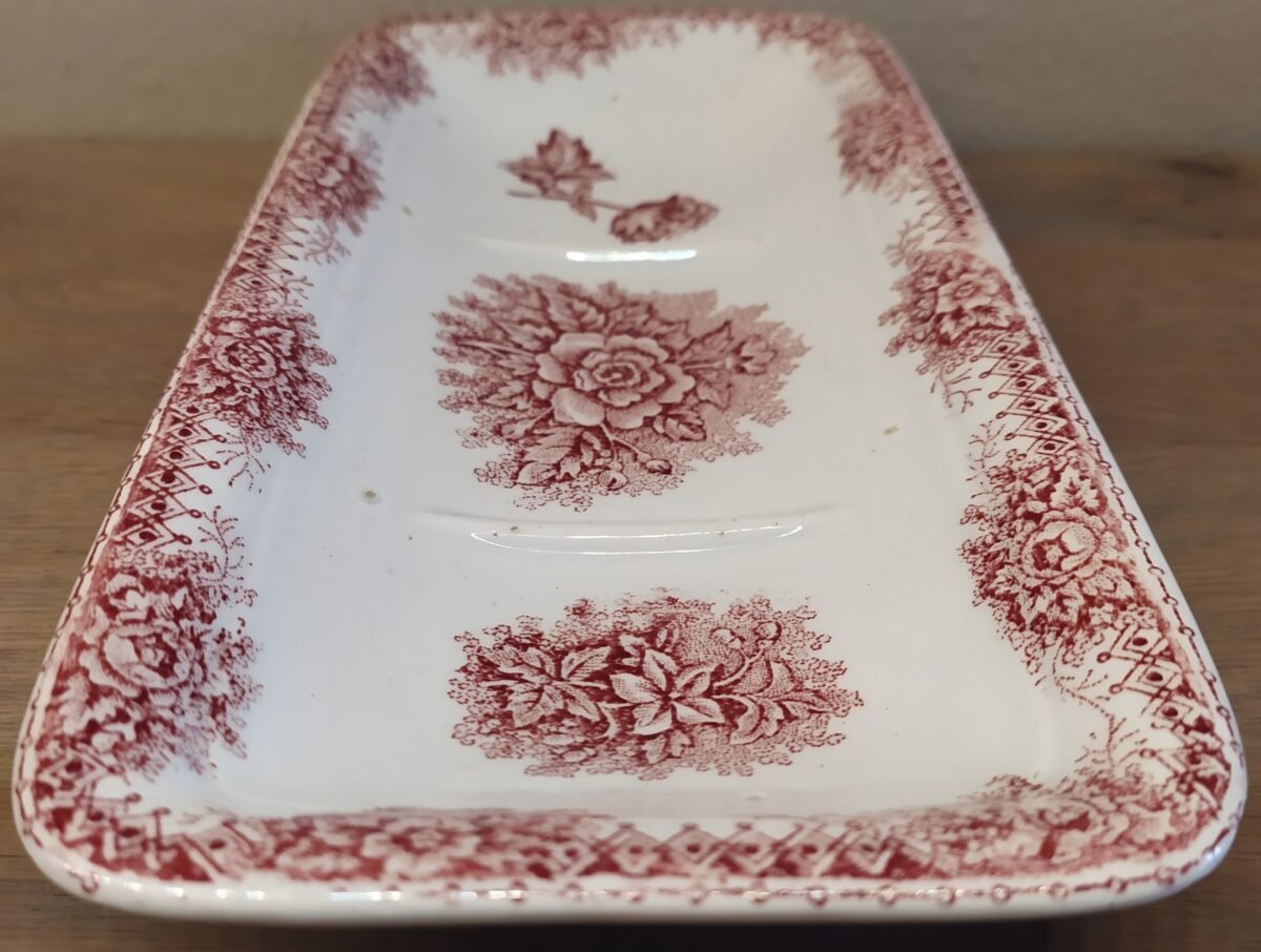 <p>Kammenbakje - ongemerkt - rood transferdecor van bloemen</p> - Onbekend