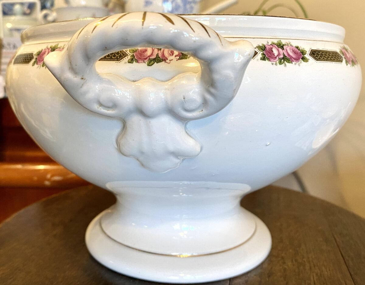 <p>Terrine – Boch – decor roosjesrand</p> - Boch
