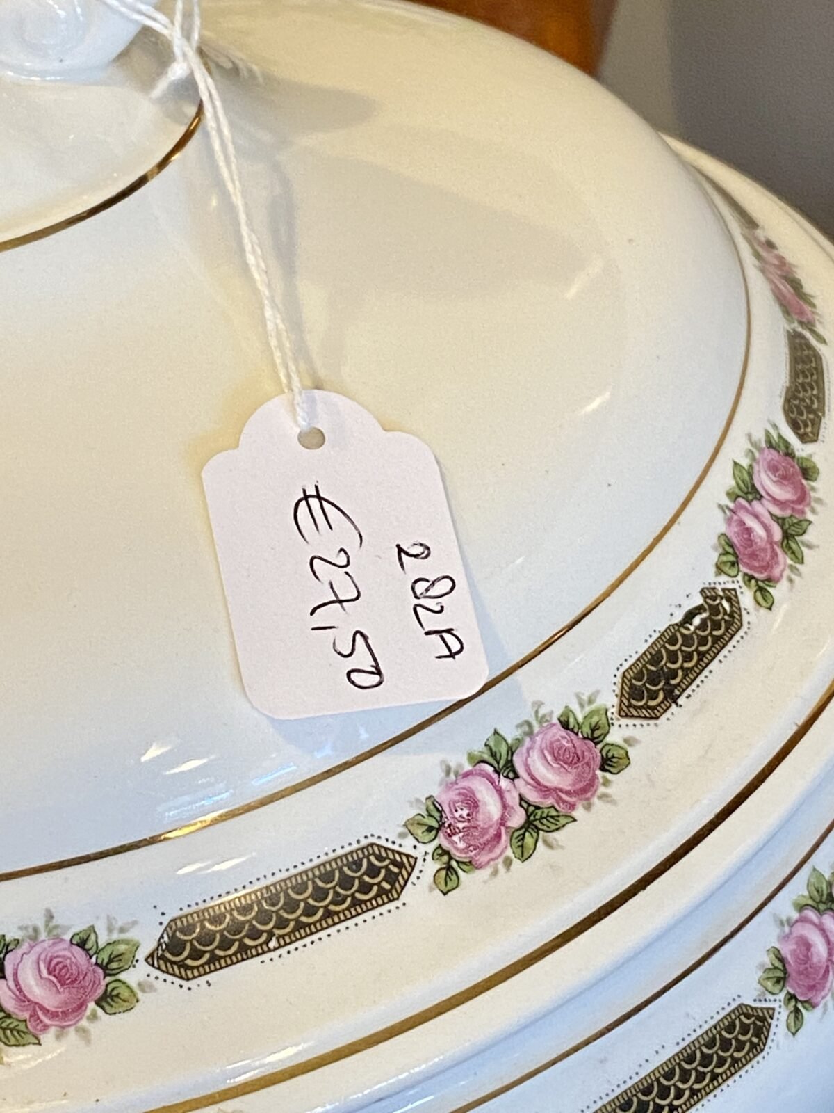 <p>Terrine – Boch – decor roosjesrand</p> - Boch