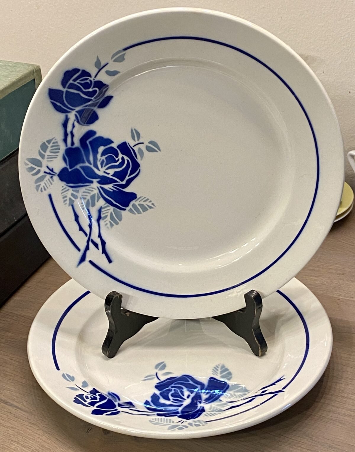 <p>Dinerbord - Badonviller - decor ROSES in blauw</p> - Badonviller