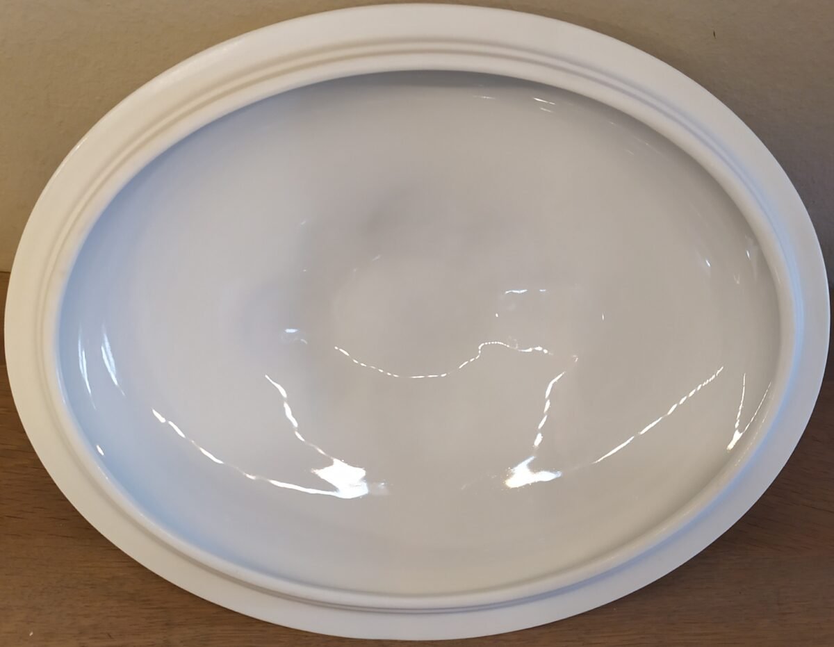 <p>Terrine ovaal - wit porselein - ongemerkt - gevlochten handgrepen en een mooie dekselgreep</p> - Onbekend
