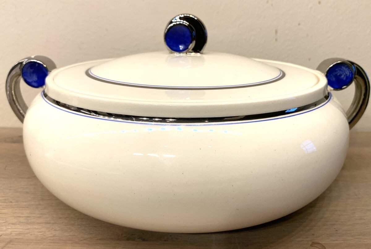 <p>Dekschaal / Terrine - Art Deco - uit het servies STRAND, door Edmond Bellefroid in 1933 ontworpen voor Petrus Regout</p> - Petrus Regout