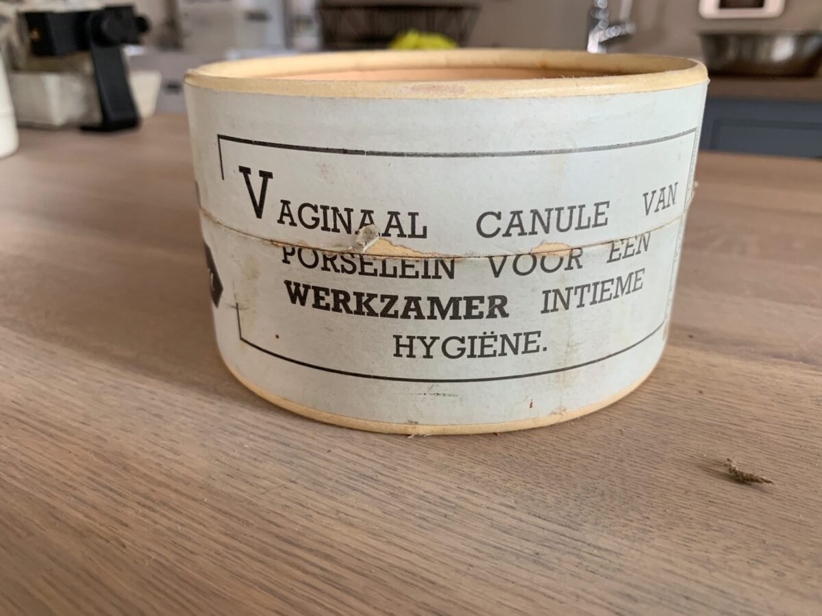 Vaginaal canule van porselein, merk TOXA - Brocante