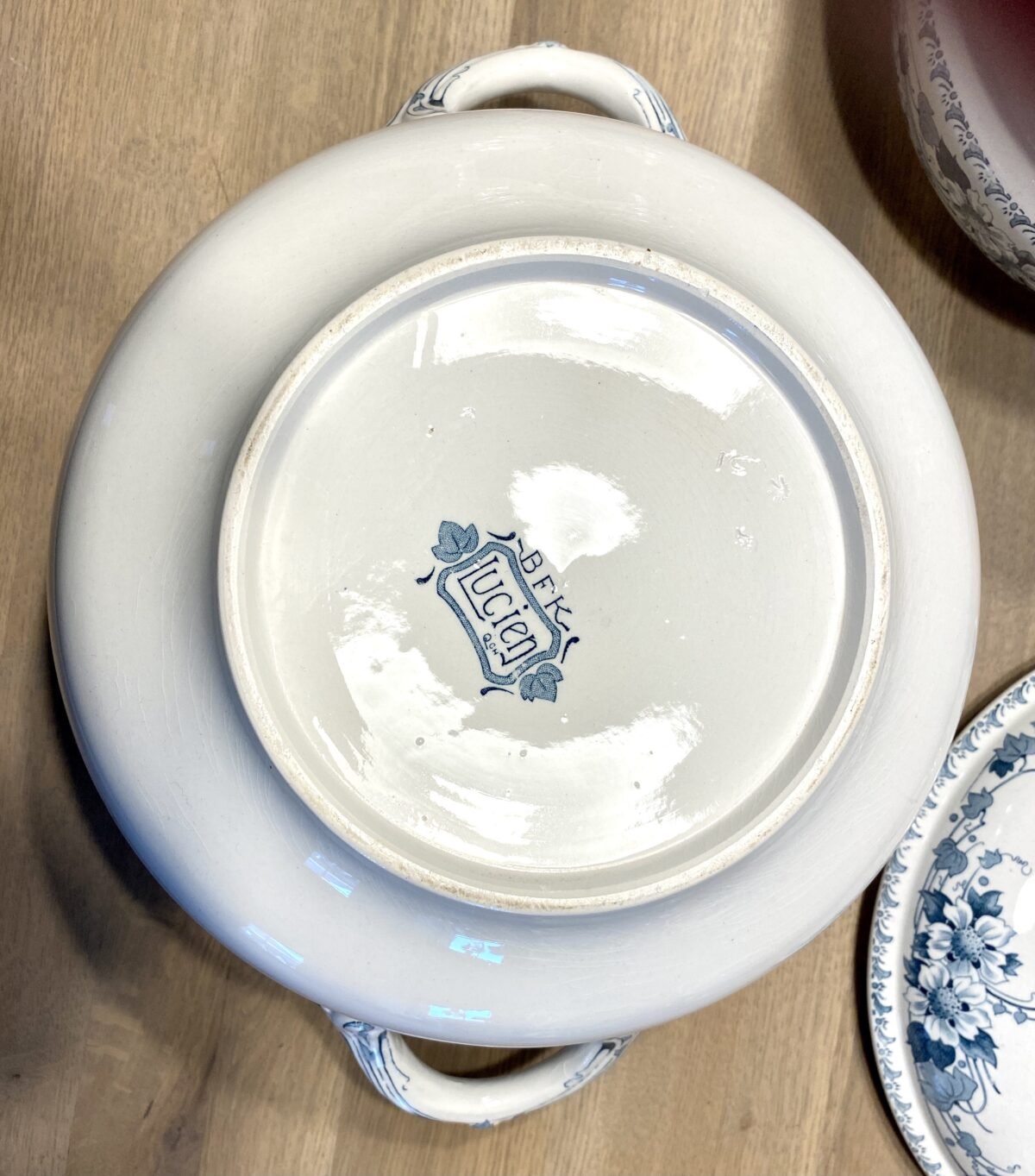 <p>Terrine - groot model - B.F.K. (Boch Frères Kéramis) - model LIMOGES - décor LUCIEN petrol</p> - Boch