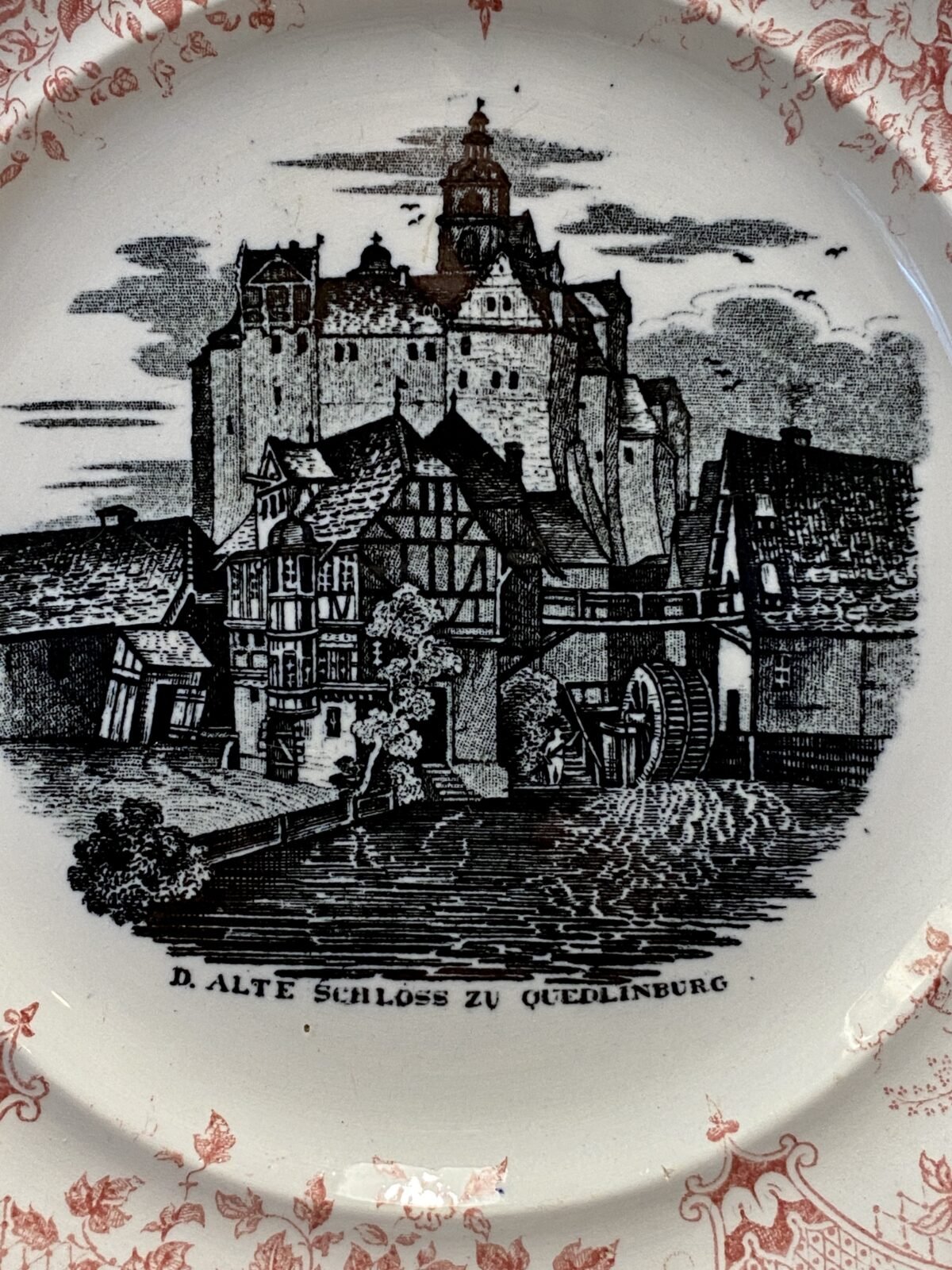 <p>Dessertbordje / bordje - maker onbekend - décor in zwart / wit D. ALTE SCHLOSS ZU QUEDLINBURG</p> - Onbekend