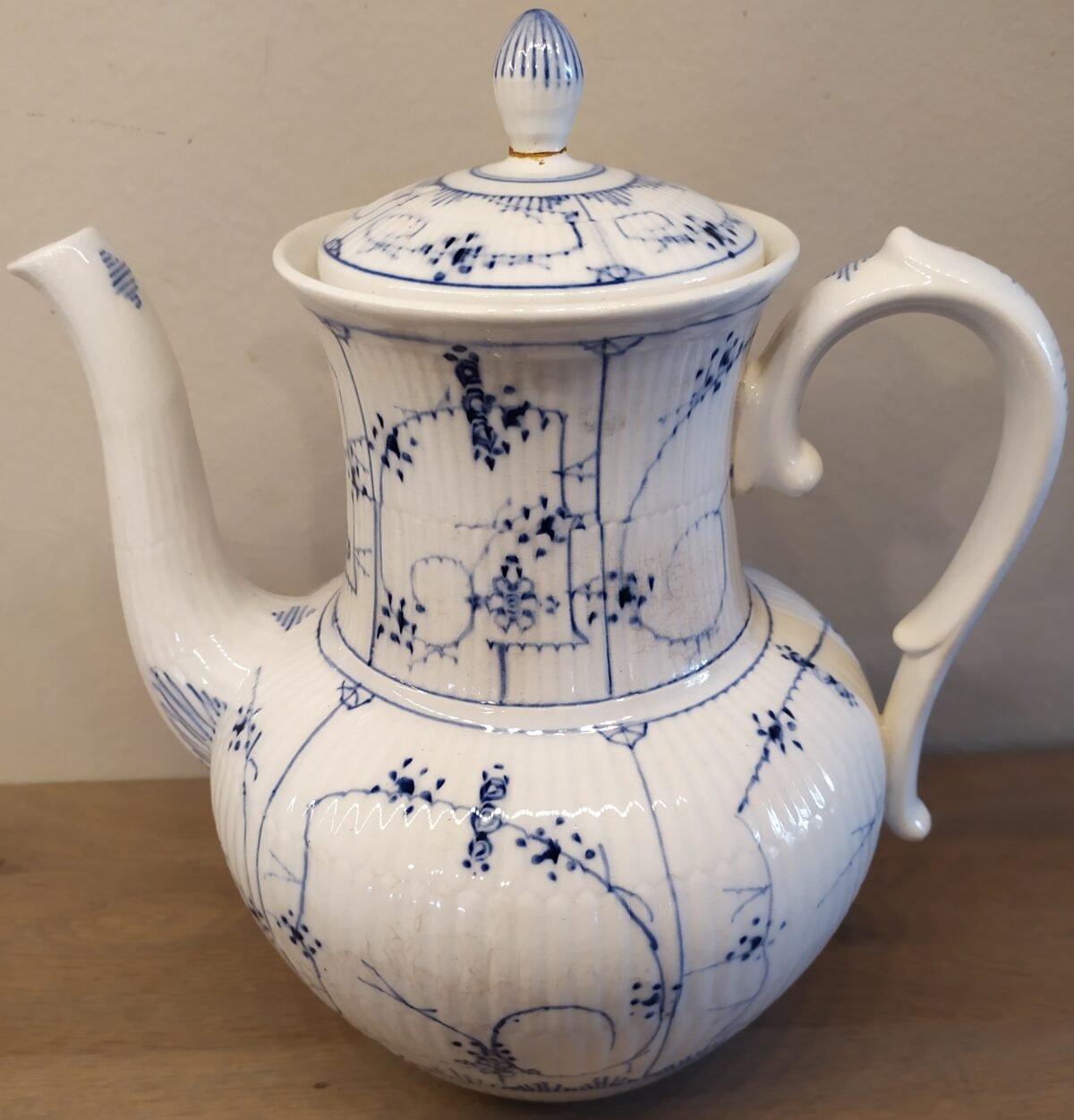 <p>Koffiepot - Societe Ceramique Maestricht - décor SAX/COPENHAGUE blauw</p> - Sociéte Céramique