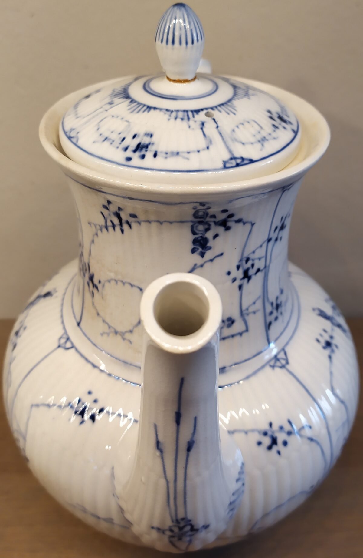 <p>Koffiepot - Societe Ceramique Maestricht - décor SAX/COPENHAGUE blauw</p> - Sociéte Céramique