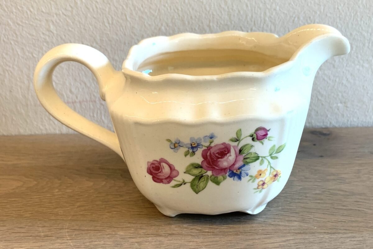 <p>Melkkannetje H(?) Keramik op voetjes - vierkantig model - Made in Germany</p> - Overig Duitsland