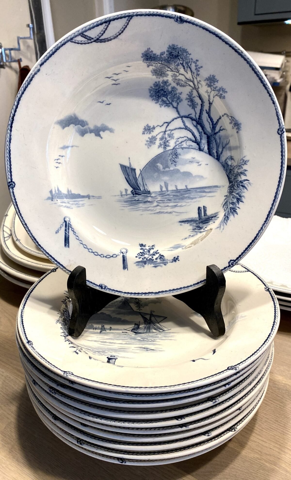 <p>Diep bord / Soepbord / Pastabord - Petrus Regout - decor MARINES grijs/blauw op off-white/crème ondergrond</p> - Petrus Regout