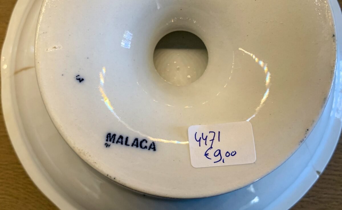 <p>Schaal / Tazza op lage voet - Petrus Regout - décor MALAGA in vloeiblauw</p> - Petrus Regout