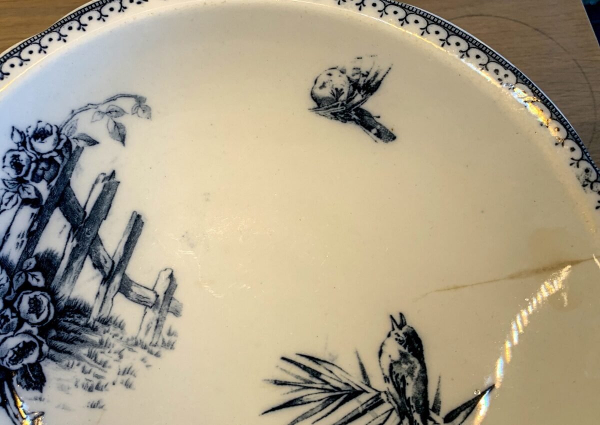 <p>Schaal / Tazza op lage voet - Petrus Regout - décor MALAGA in vloeiblauw</p> - Petrus Regout