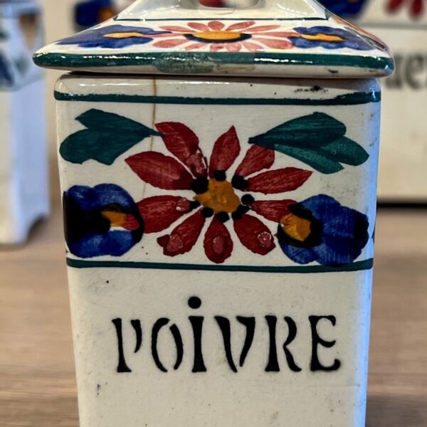 Voorraadpot - St. Amand - décor is een soort boerenbont - opschrift POIVRE