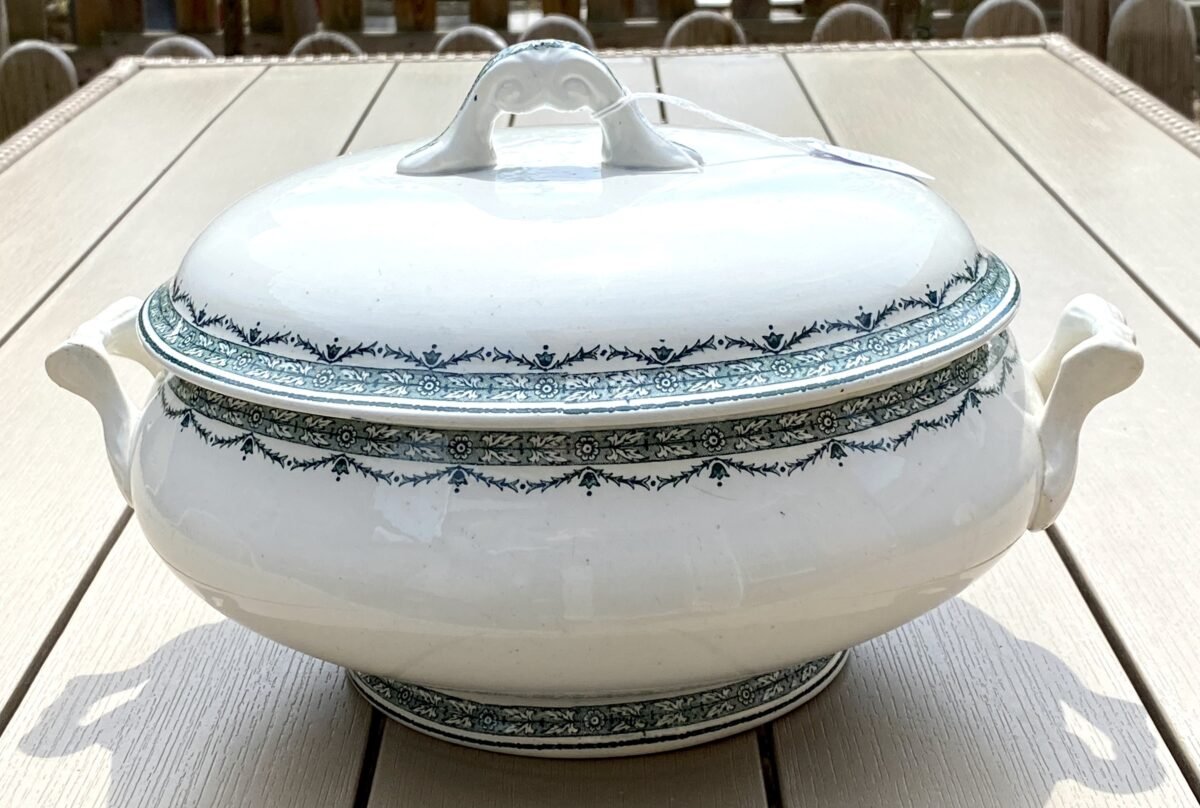 <p>Terrine - groot - St. Amandinoise - St. Amand - decor MAGALI groen</p> - St. Amand