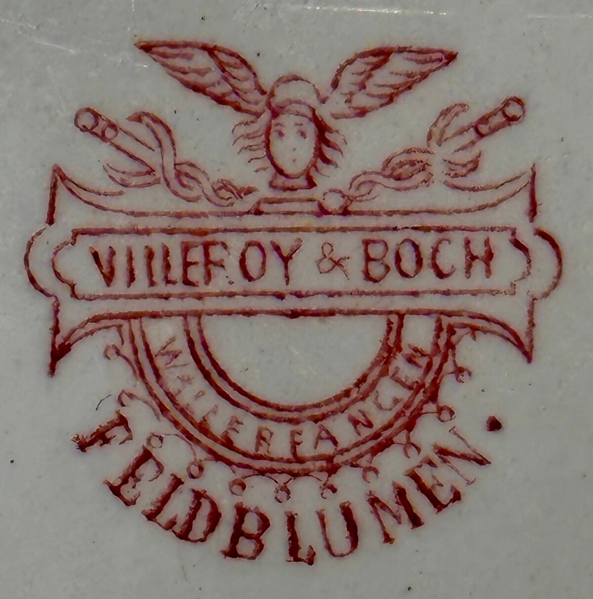 <p>Schaal - dieper ovaal model - Villeroy & Boch - décor FELDBLUMEN uitgevoerd in rood</p> - Villeroy & Boch