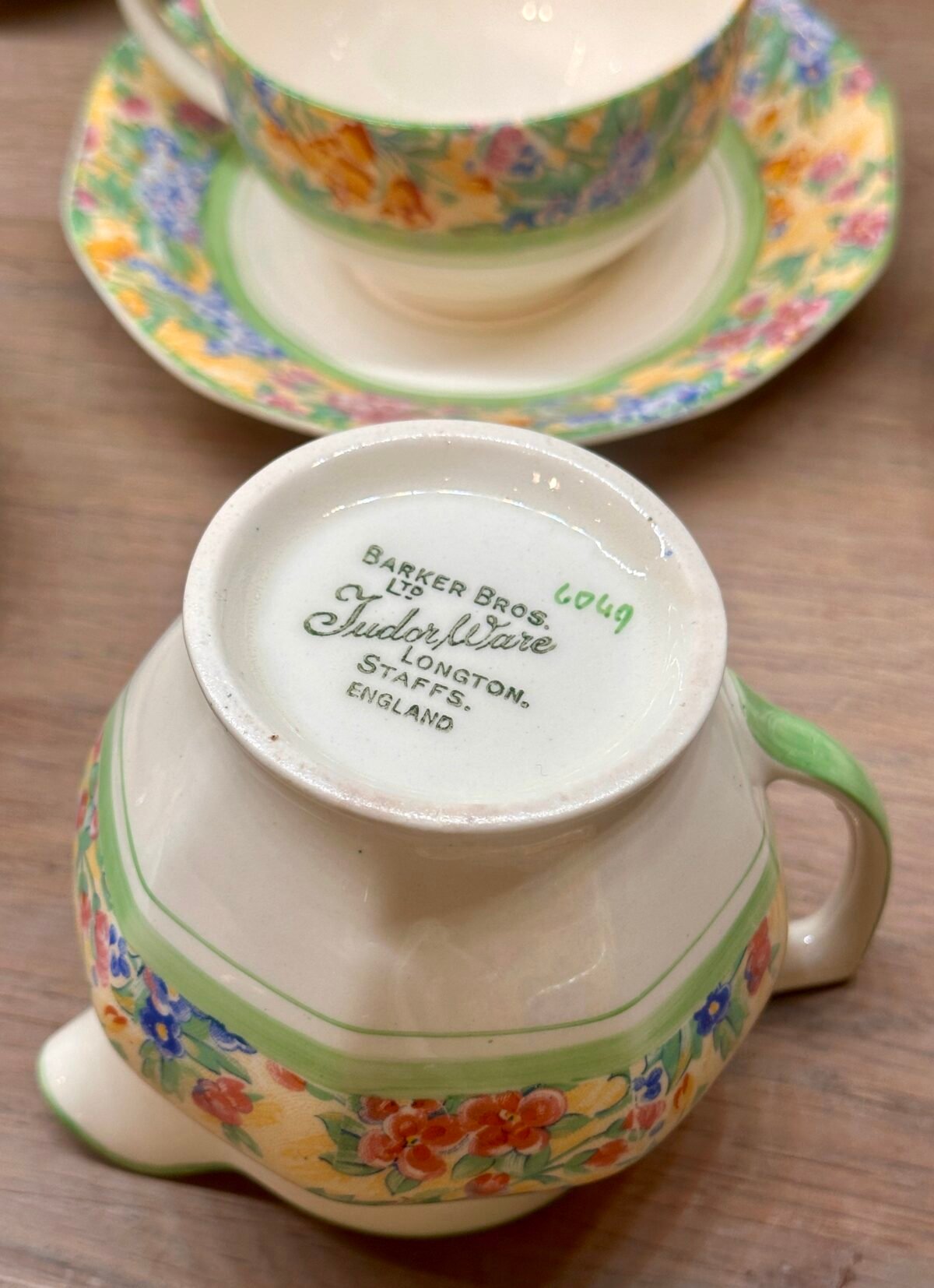 <p>Servies - 15-delig - Tudorware Barker Bros Ltd. - Staffordshire England - décor CHINTZ met lichtere accenten</p> - Onbekend