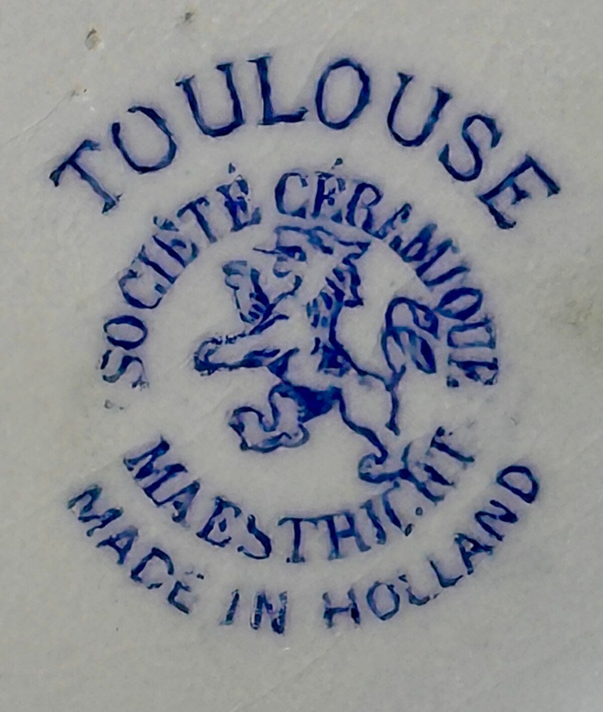 Dinerbord / Eetbord - Societe Ceramique Maestricht - décor TOULOUSE uitgevoerd in helderblauwe kleur