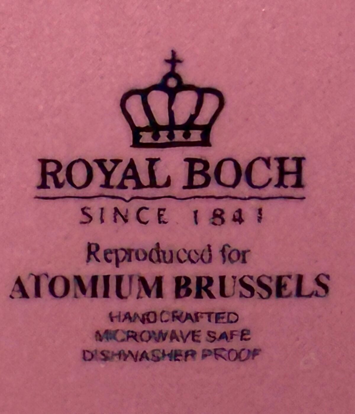 Bord / Eetbord - vierkant model - Royal Boch - uitgevoerd in roze kleur - Boch