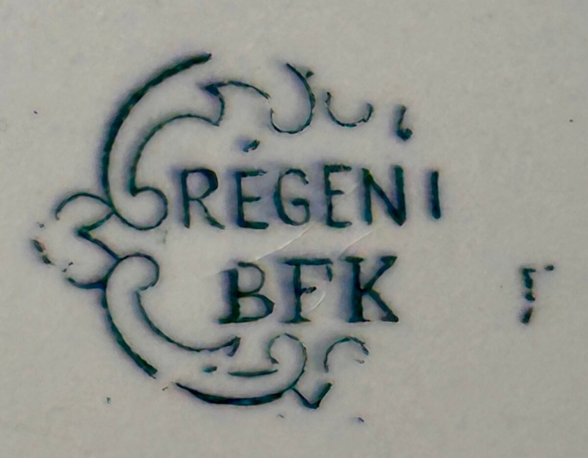 Ontbijtbord / Dessertbord - B.F.K (Boch Frères Keramis) - décor REGENT uitgevoerd in donker petrol - Boch