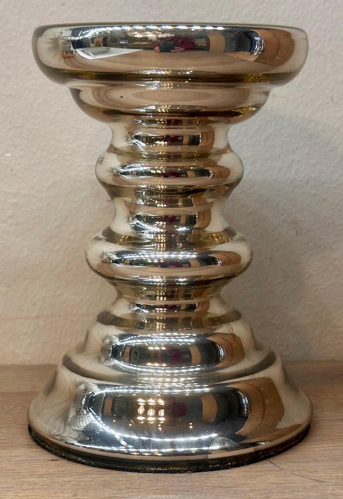Kandelaar met brede kaarsrand- glas - armeluiszilver / boerenzilver / Argent Pauvre