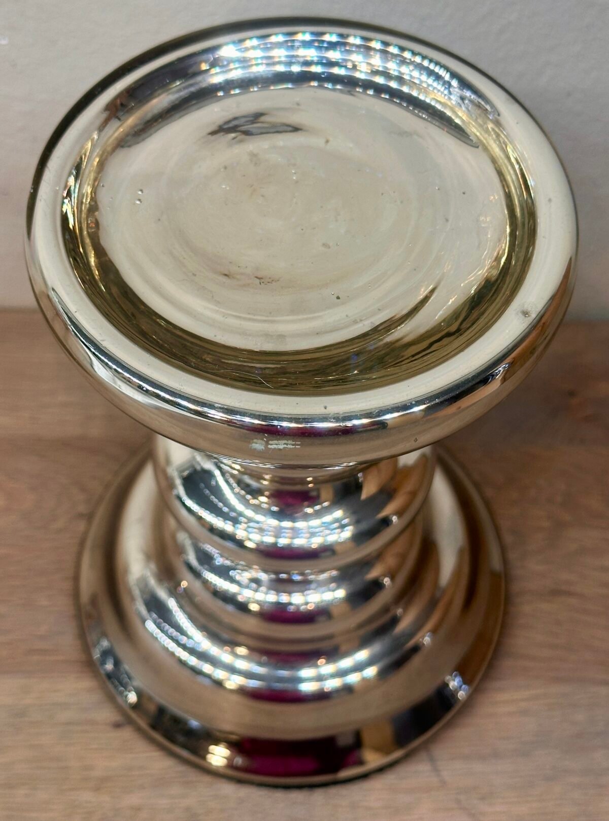 Kandelaar met brede kaarsrand- glas - armeluiszilver / boerenzilver / Argent Pauvre