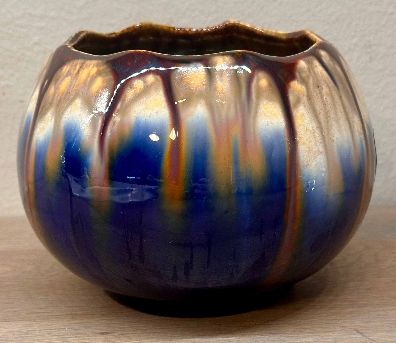 Cachepot - klein model - Faincerie de Thulin(?) - décor in cobaltblauw met bruin druipglazuur